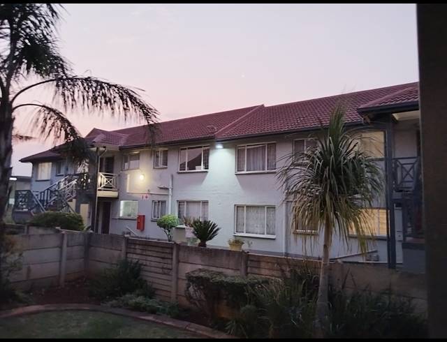 2 BEDROOM APARTMENT FOR SALE IN GLEN MARAIS